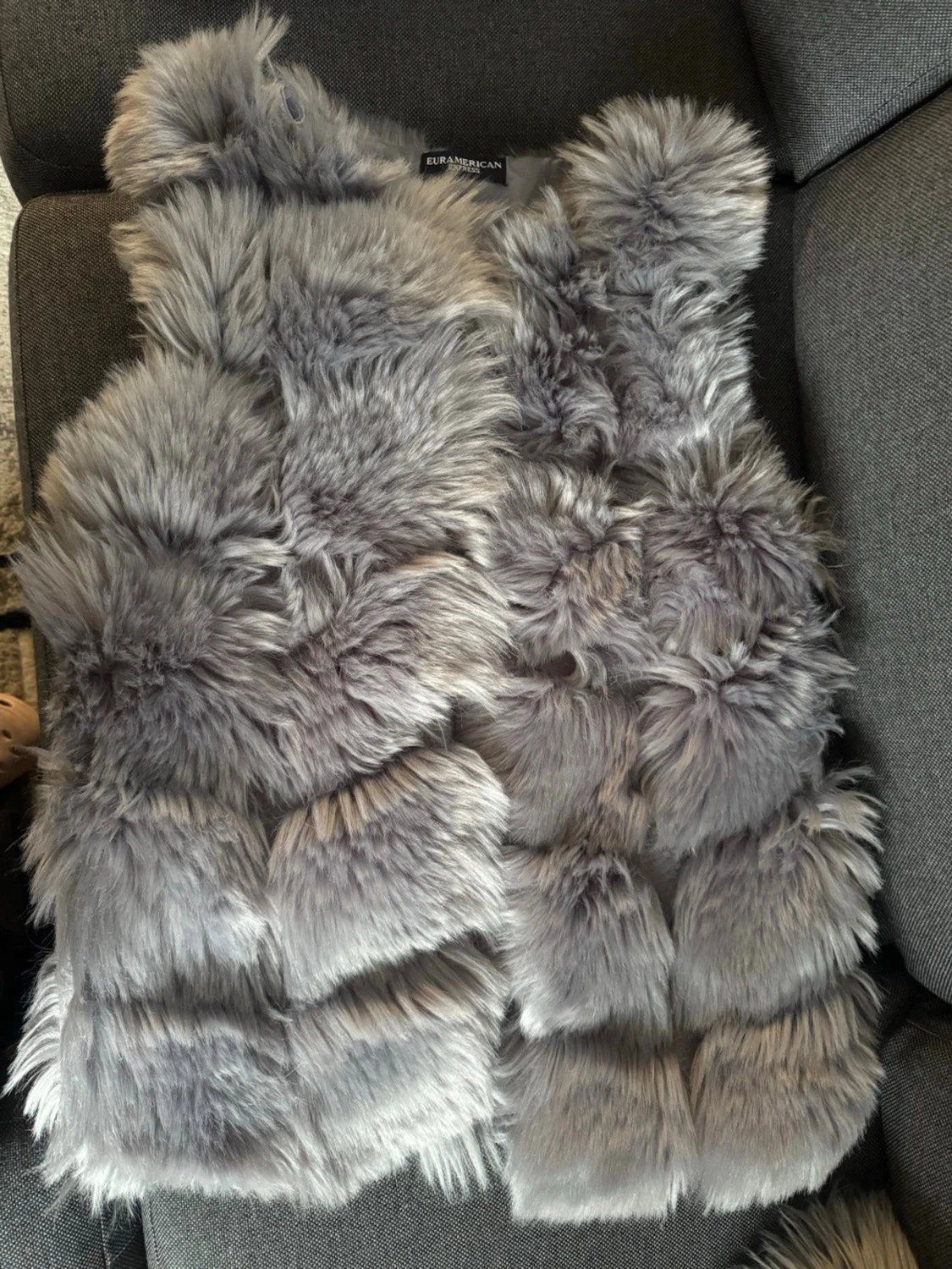 Grå fluffig pälsväst från Euramerican - 1
