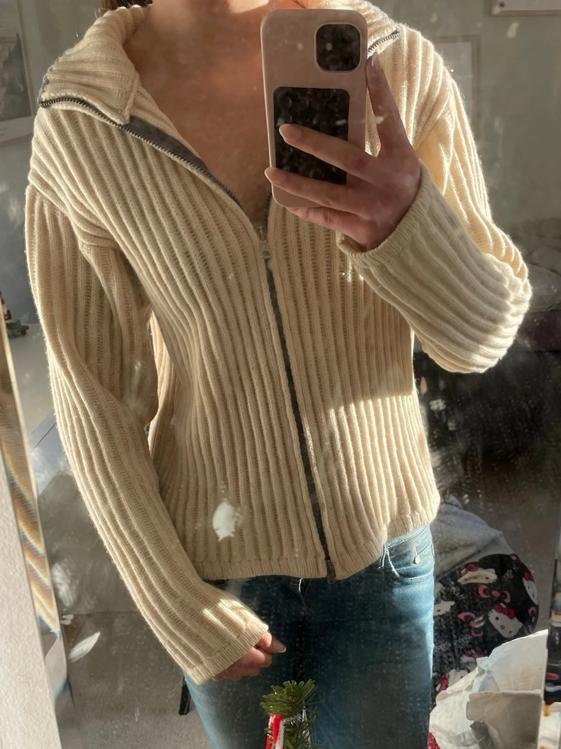 Beige ribbad kofta med dragkedja