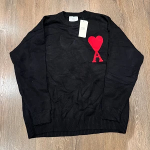 Svart stickad tröja från Ami - Svart stickad tröja från Ami Alexandre Mattiussi. Storlek M helt ny 