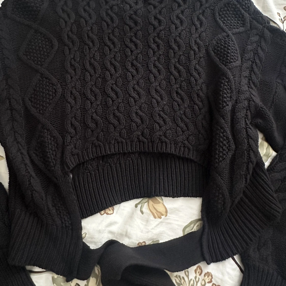 Svart stickad tröja med knyt från NA-KD - 2