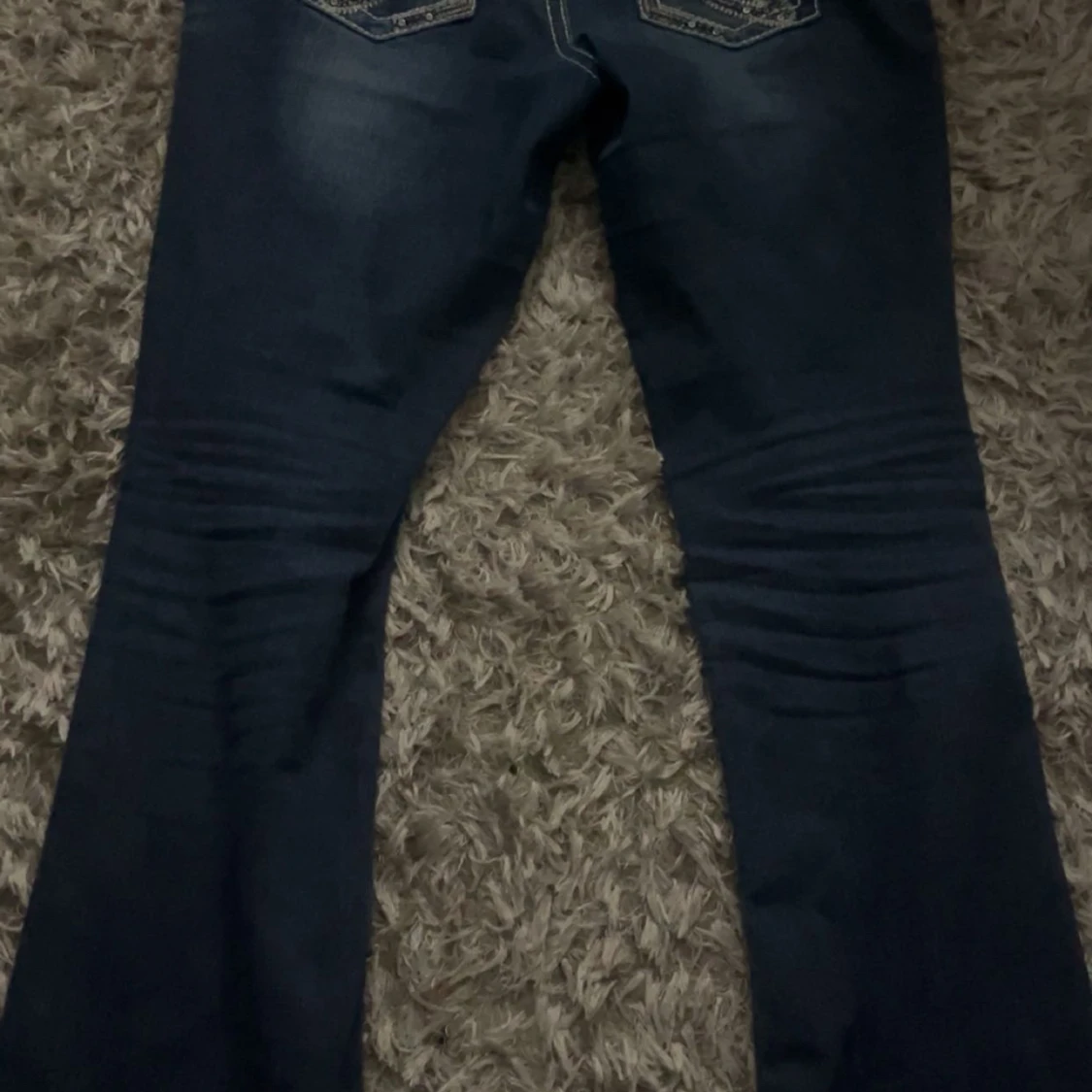 Blå bootcut jeans med broderade fickor miss me liknade  - 3
