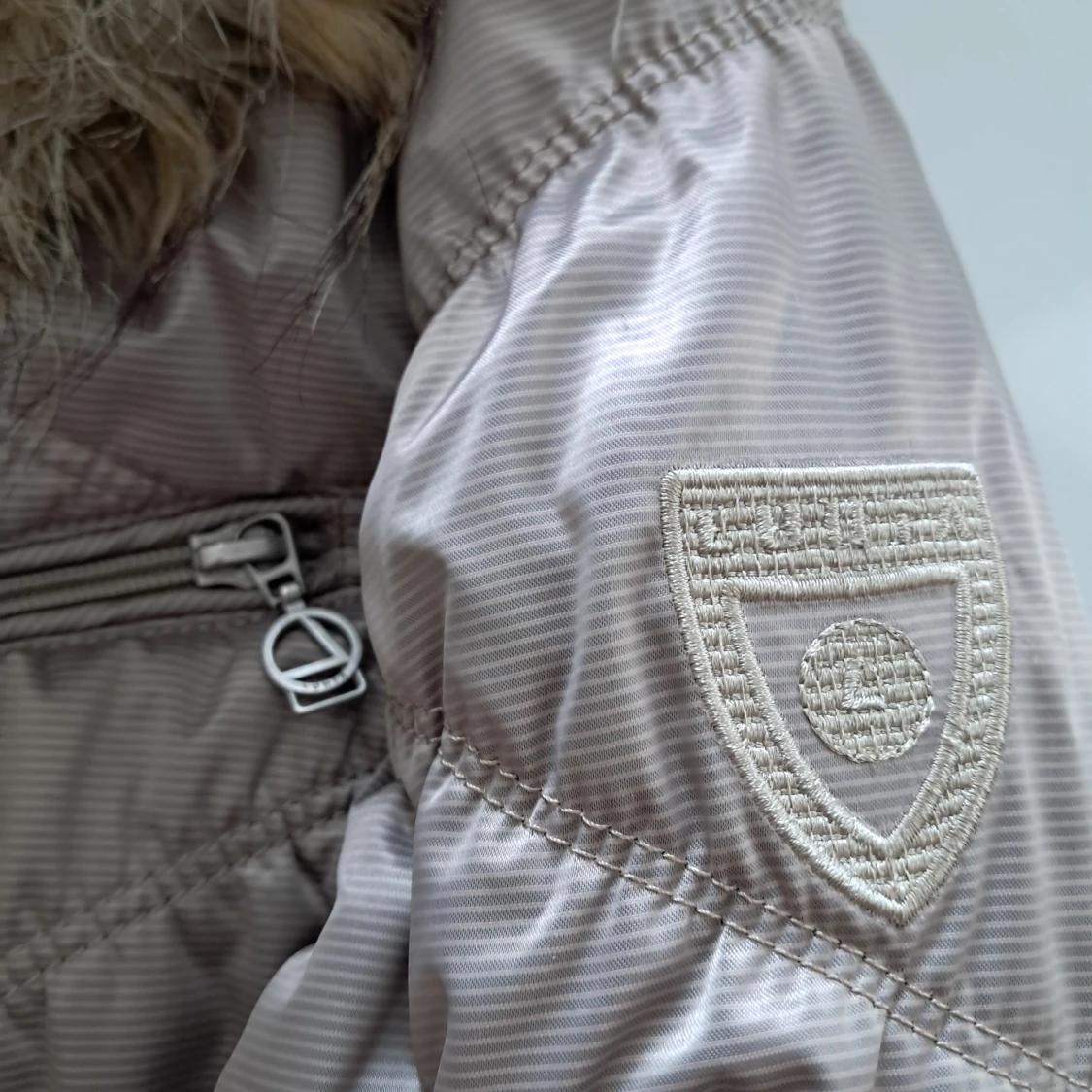 Litegold quiltad vinterjacka från Luhta - 4