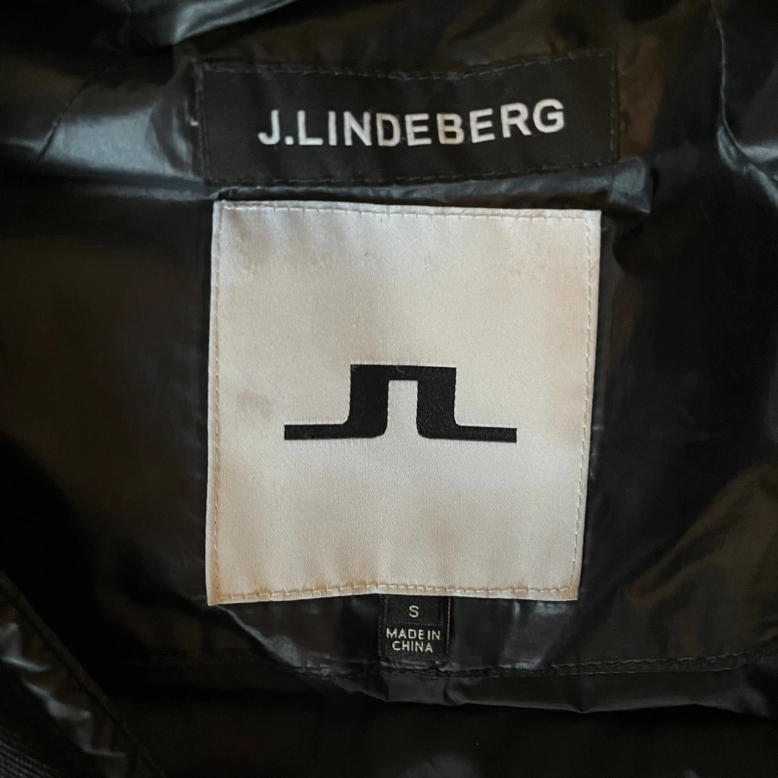 Svart dunväst från J.Lindeberg - 2