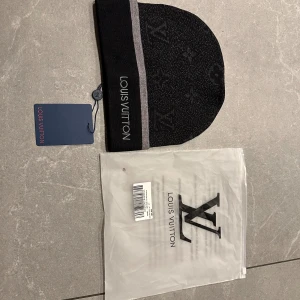 H&M Mössa  - Helt ny fin mössa från H&M. Helt ny och oanvänd. Skriv vid intresse🤙