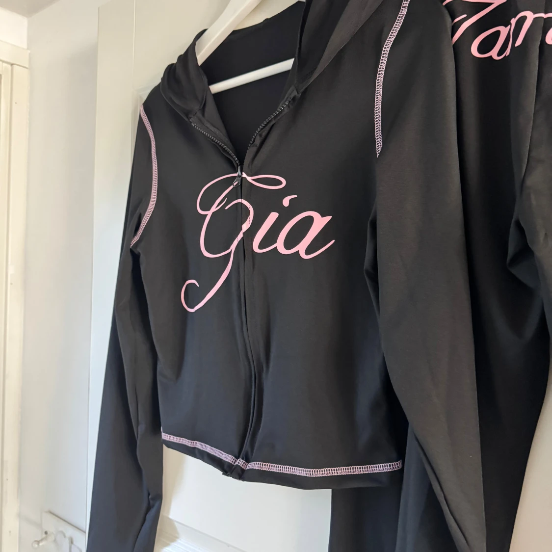 Svart croppad zip-hoodie S - 2