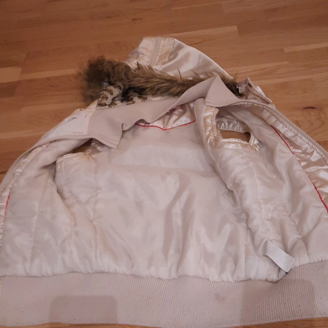 Beige vintage dunväst med leopardfoder och huva - 1