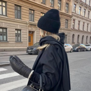 Svart mössa  - Finns begränsat antal kvar u lager! .