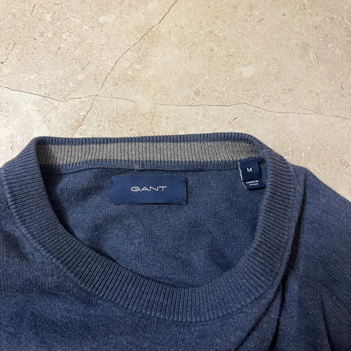 Mörkblå stickad tröja från GANT - 4