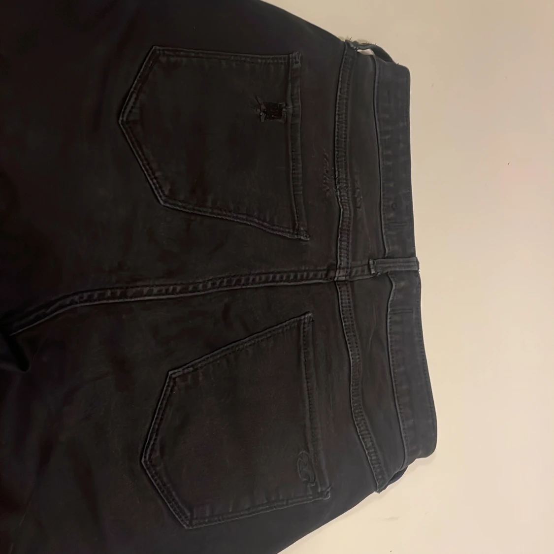 Svarta skinny jeans från Hollister - 1