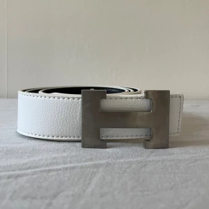 H bälte - Vitt h,ermes bälte nyskick. Pris kan diskuteras