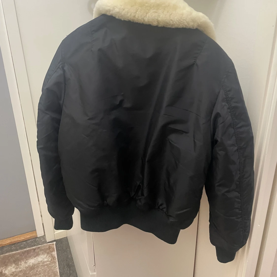 Svart bomberjacka Alpha Industries