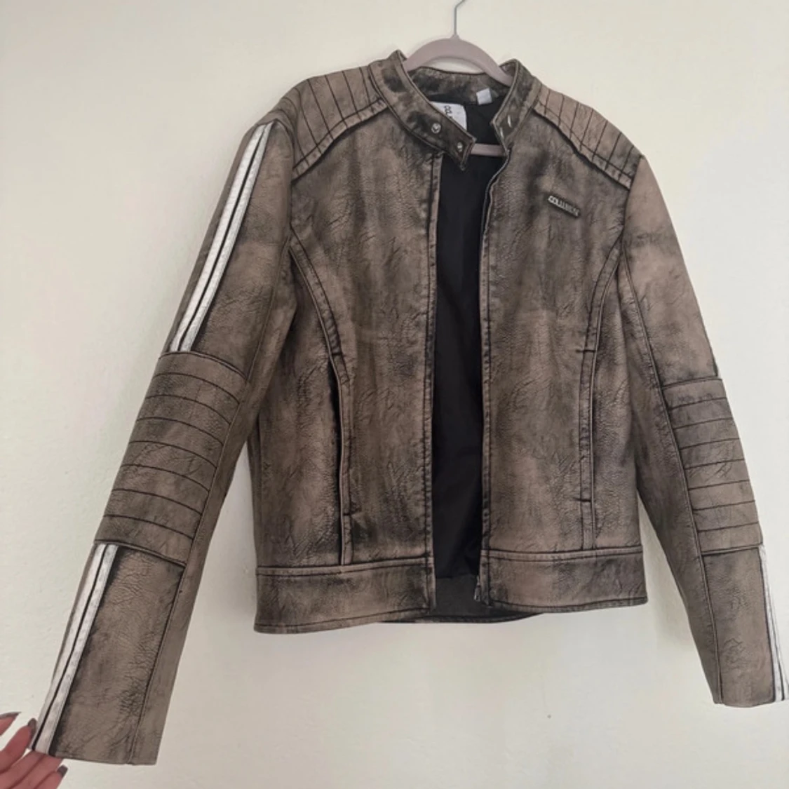 Brun skinnjacka från COLLUSION S - 2
