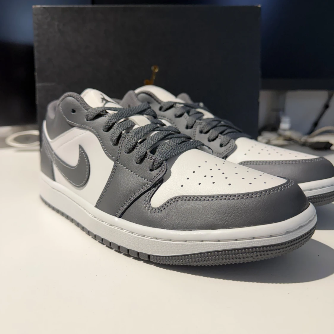 Nike Jordan 1 Low vit och grå- EUR 43- Helt Nya