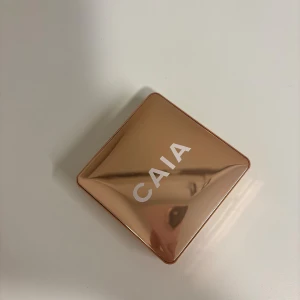 CAIA glow highlighter - Säljer en CAIA Highlighter i färgen Sydney.