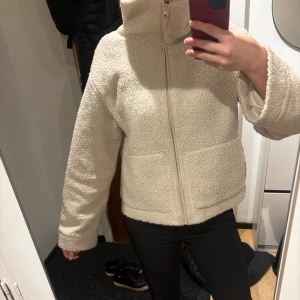 teddyjacka pile jacket   - superfin och har inga defekter 