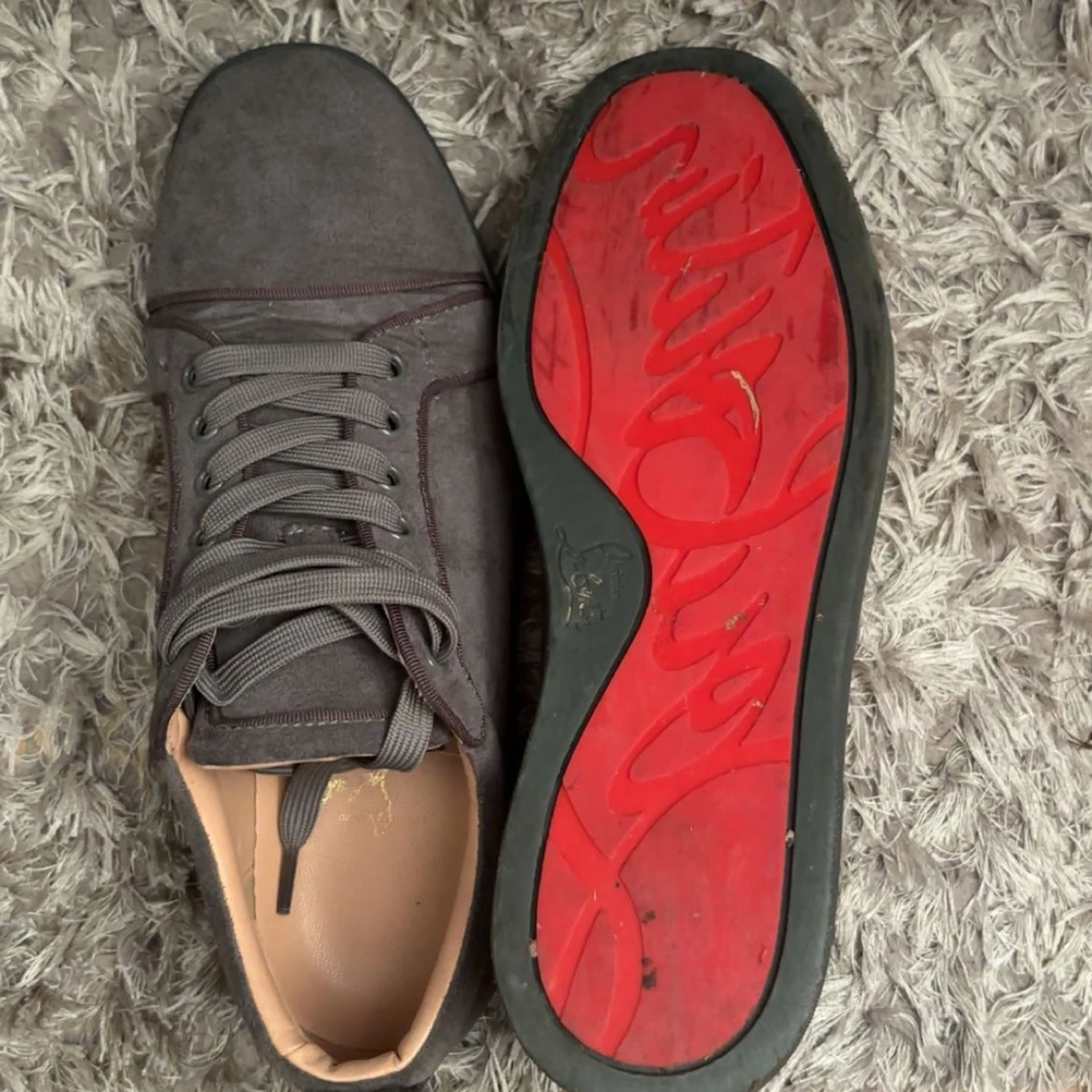 Grå mockasneakers från Christian Louboutin - 3