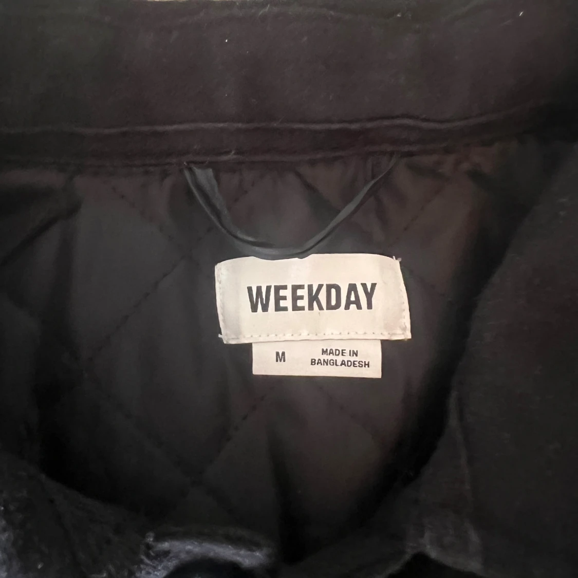 Svart quiltad overshirt från Weekday - 1