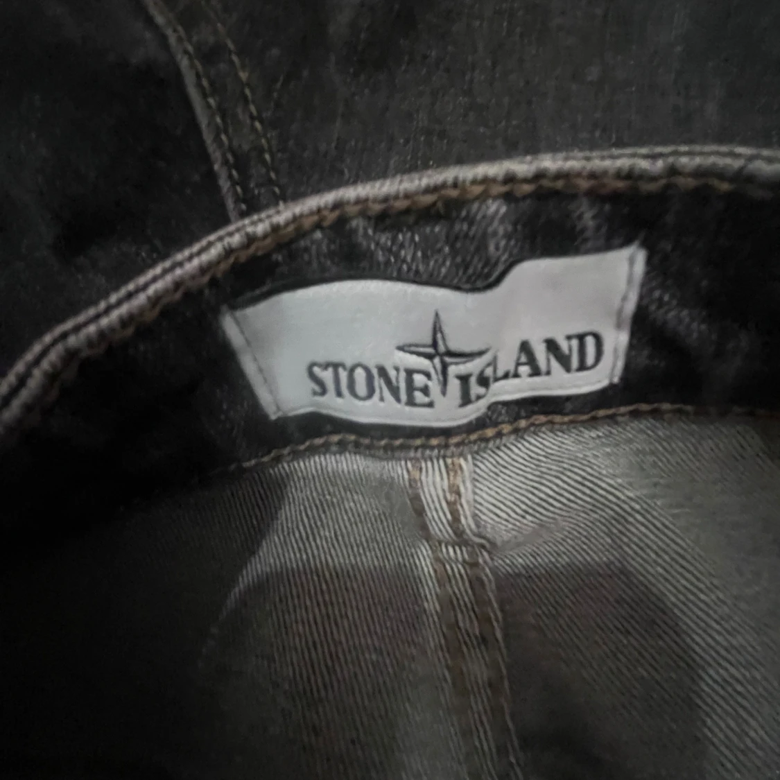 Grå jeans från Stone Island - 3