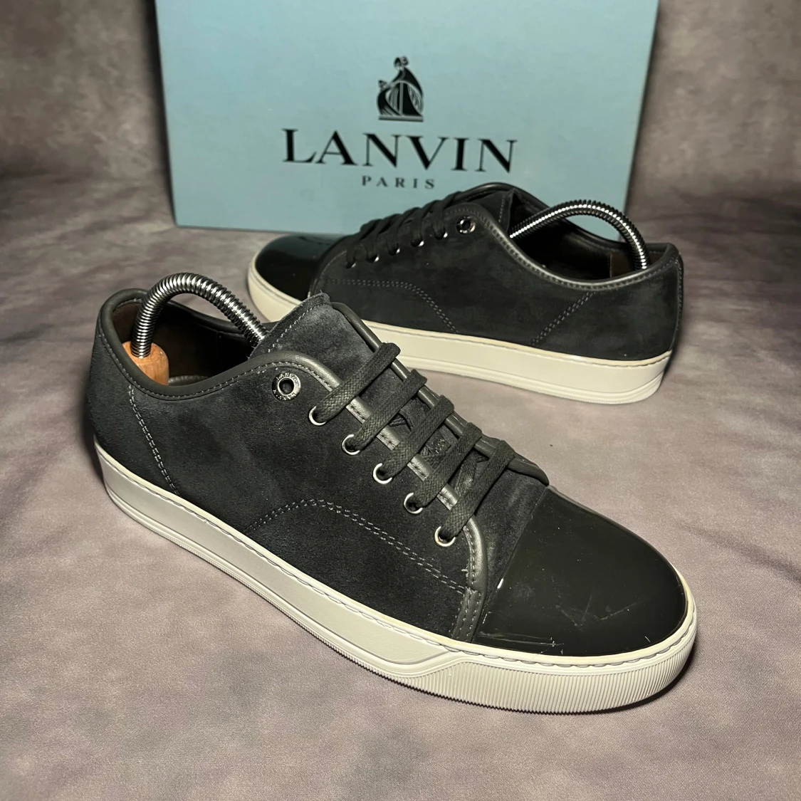Grå sneakers från Lanvin i mocka