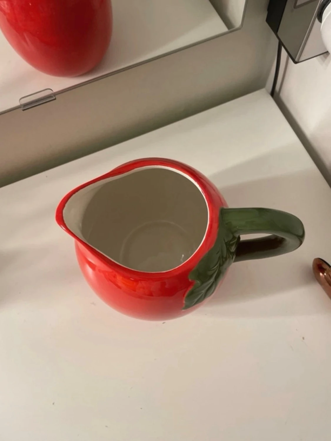 Röd vattenkanna från Åhléns Home - 1