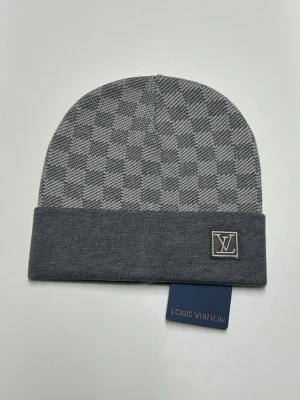 Mössa LV - Säljer en mössa helt ny. Storlek One Size. Snabb frakt 