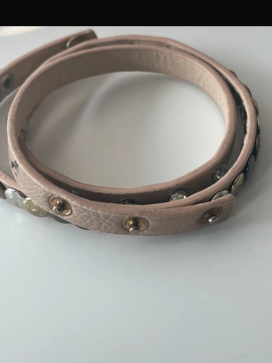 armband med nitar och stenar - 2