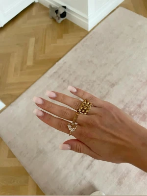 edblad ring ( längst åt vänster ) - fin populär ring i helt ny skick