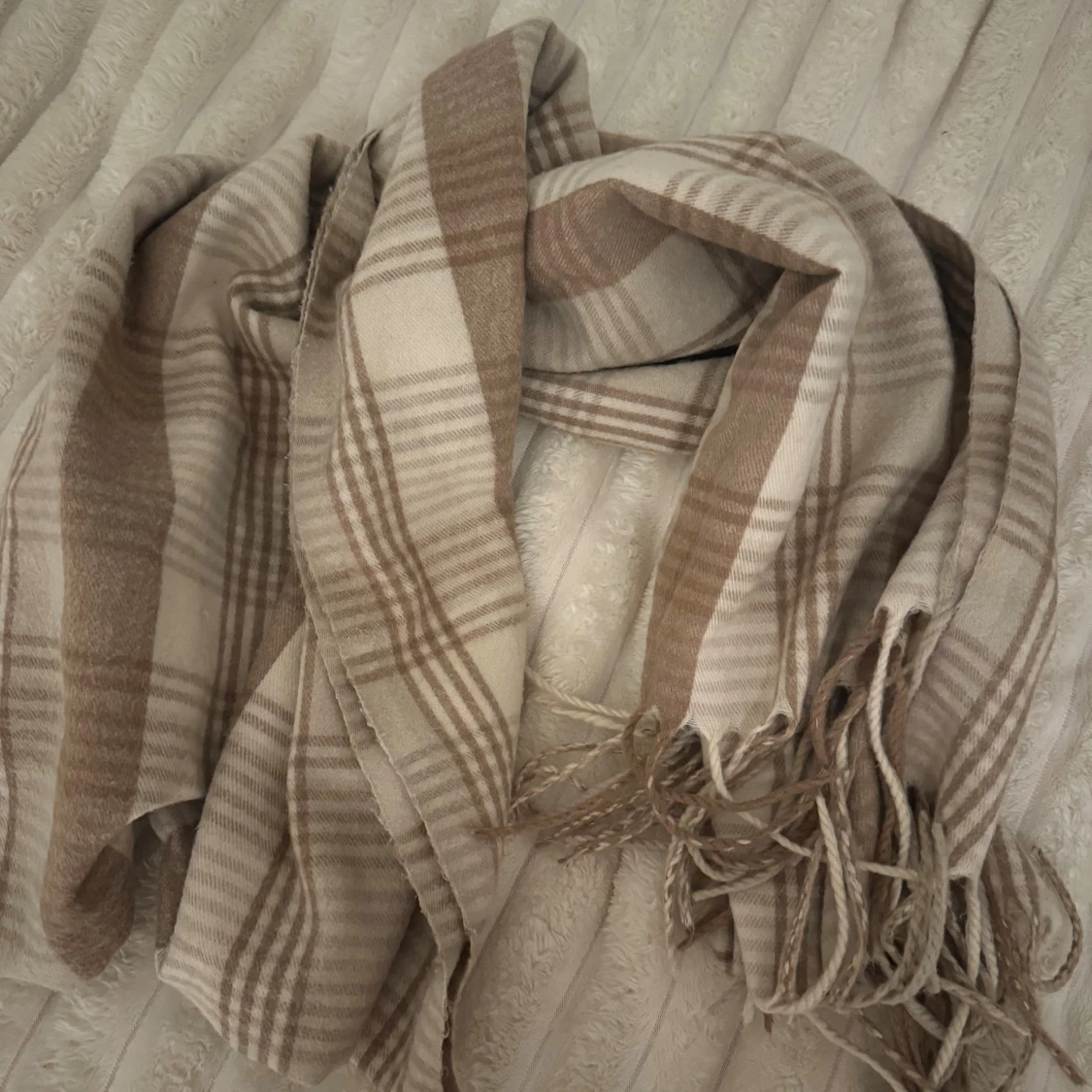 Beige rutig halsduk från H&M