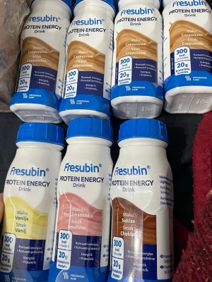 Fresubin protein dricka/måltidsersättning  - Fresubin protein dricka bra för viktökning, 300 kalorier med 20g protein per servering, jätte goda och ej syntetiskt smakande   3x smultron   10xcappuccino   2x vanilj   13x choklad   Dessa är måltids ersättande och bör inte överskrida rekommenderat konsumtion 
