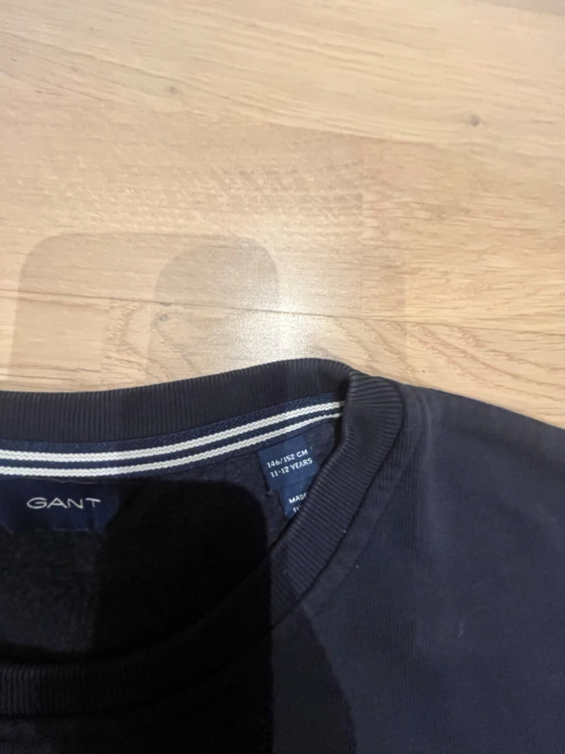 Mörkblå sweatshirt från GANT - 4