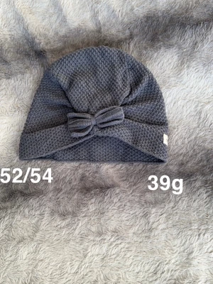 Newbie mössa - Fint använt skick. Storlek 52/54