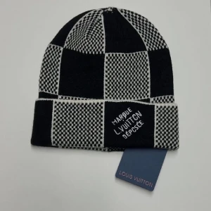 Lv mössa - Helt ny, skickas inom kortaste tiden!