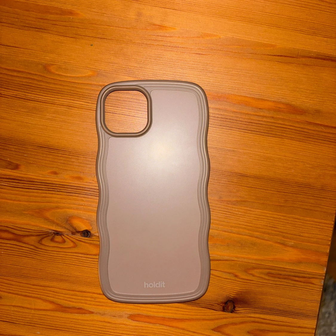 iPhone 15 plus wavy case Holdit - 1