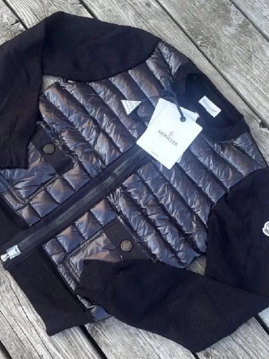 Svart quiltad pufferjacka från Moncler