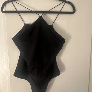 Svart body linne - Svart body