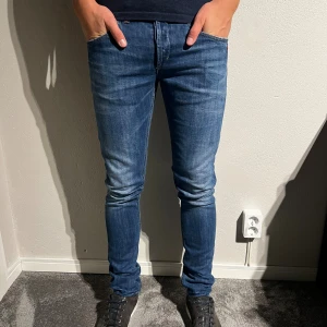 Dondup George - Hej, säljer nu dessa dondup jeansen i storlek 31, modellen är George och skicket är 9/10! Vid frågor så är det bara att höra av sig!