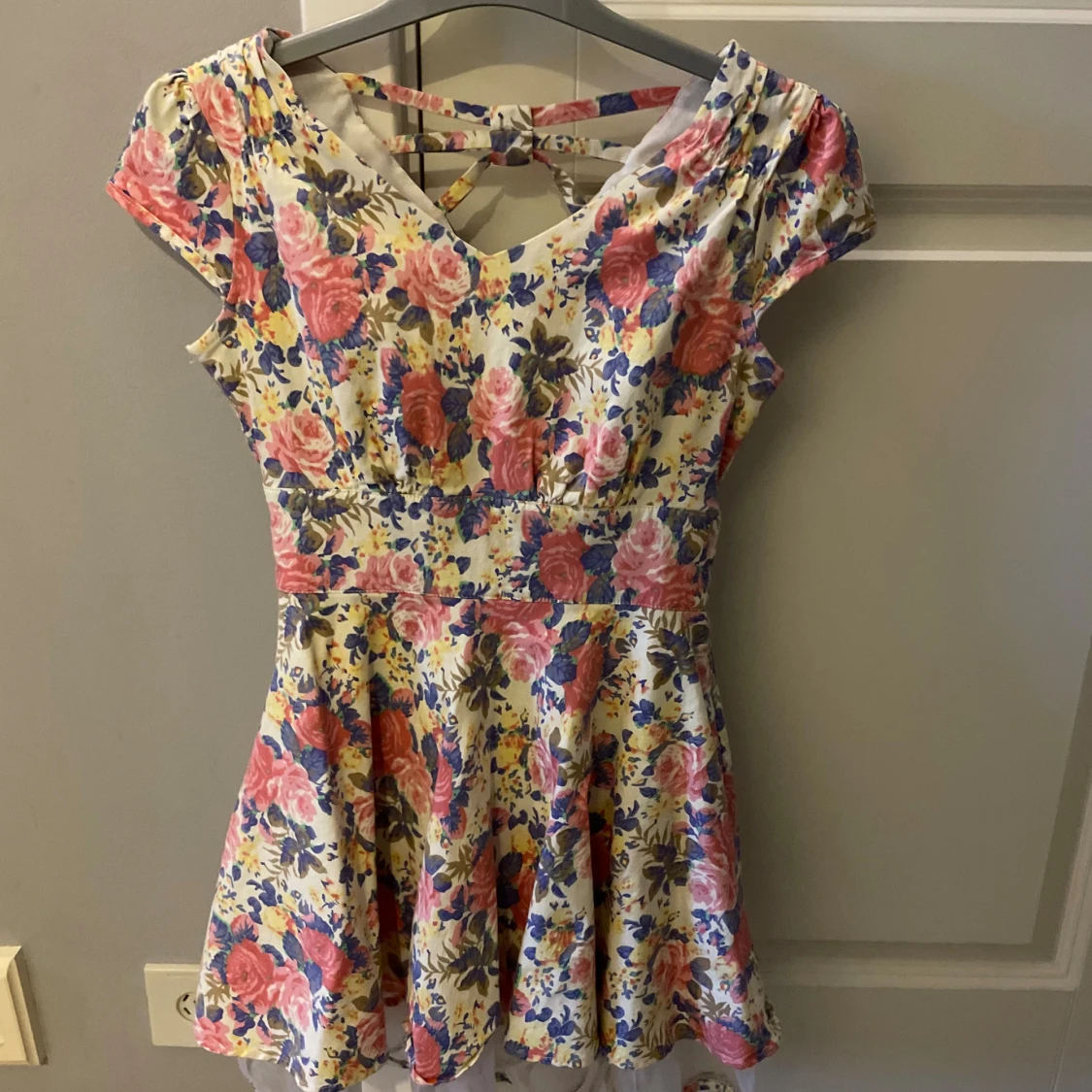 Blommig kortklänning från G-show