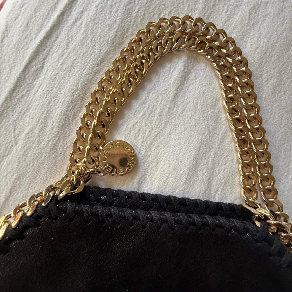 Svart Stella McCartney väska med guld kedjor - 91