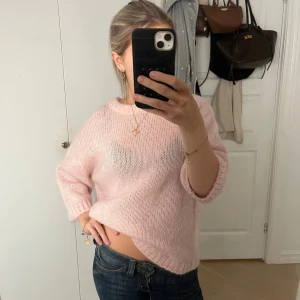 & Other Stories tröja  - Sötaste tröjan från & Other Stories!!💖 den är helt oanvänd och i nyskick🙌🏼