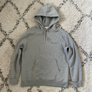 Samsøe Samsøe Hoodie - Skick 9/10 | Nypris: +1800kr, säljer endast för 699kr! | Hör av dig vid frågor!