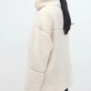 Populära  teddyjackan från Gina Tricot - Super snygg teddy jacka perfekt nu i höst 