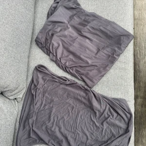 Kjol och t-shirt set  - Ett set med en lång kjol och en t-shirt från Gina Tricot.