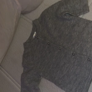 Bra och fin och billig  - Jätte fin grå kofta från Gina priset kan diskuteras