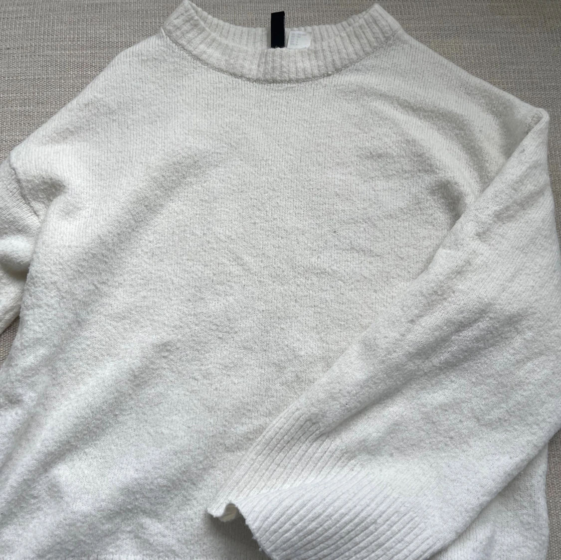 Vit stickad tröja från Divided