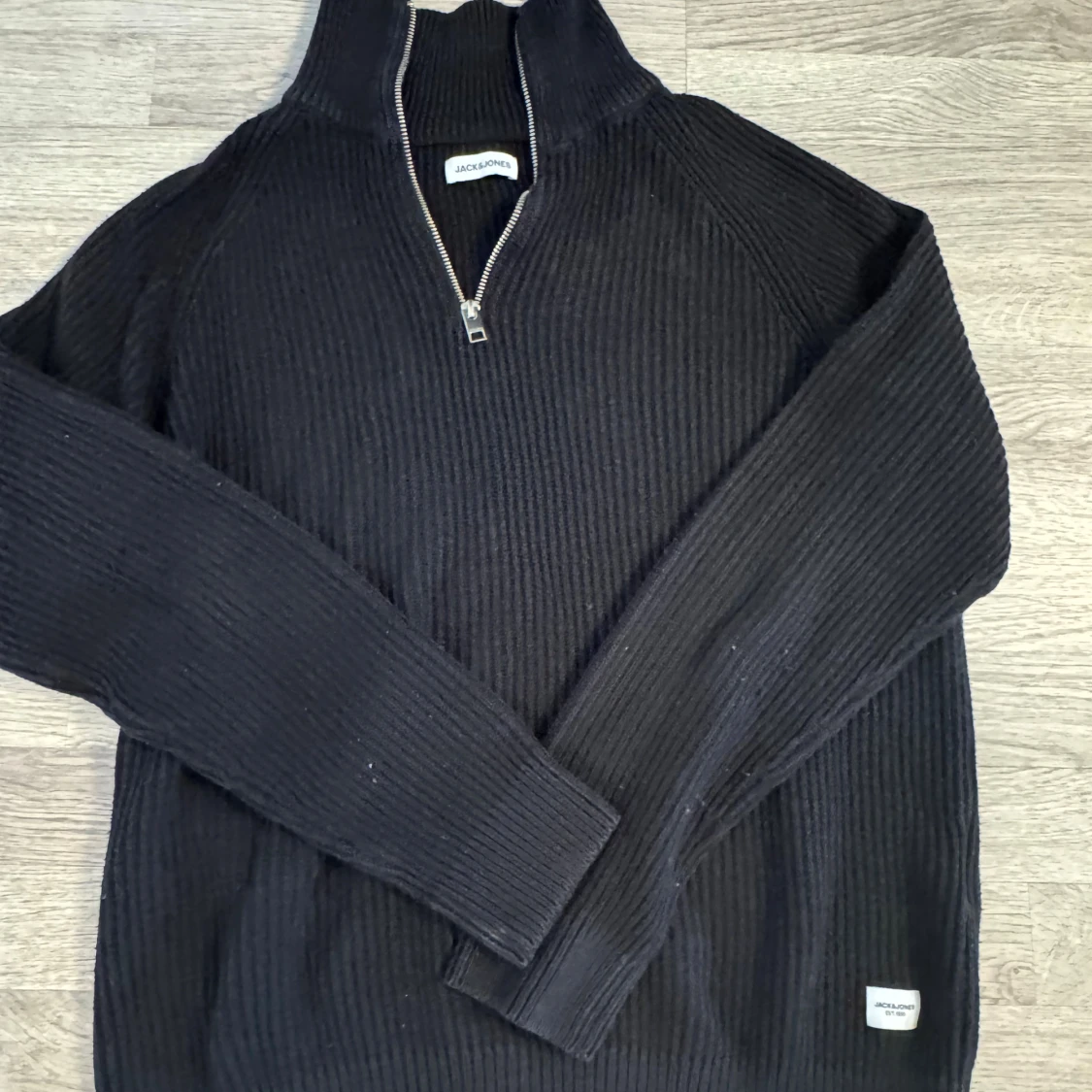 Svart stickad half zip från Jack & Jones