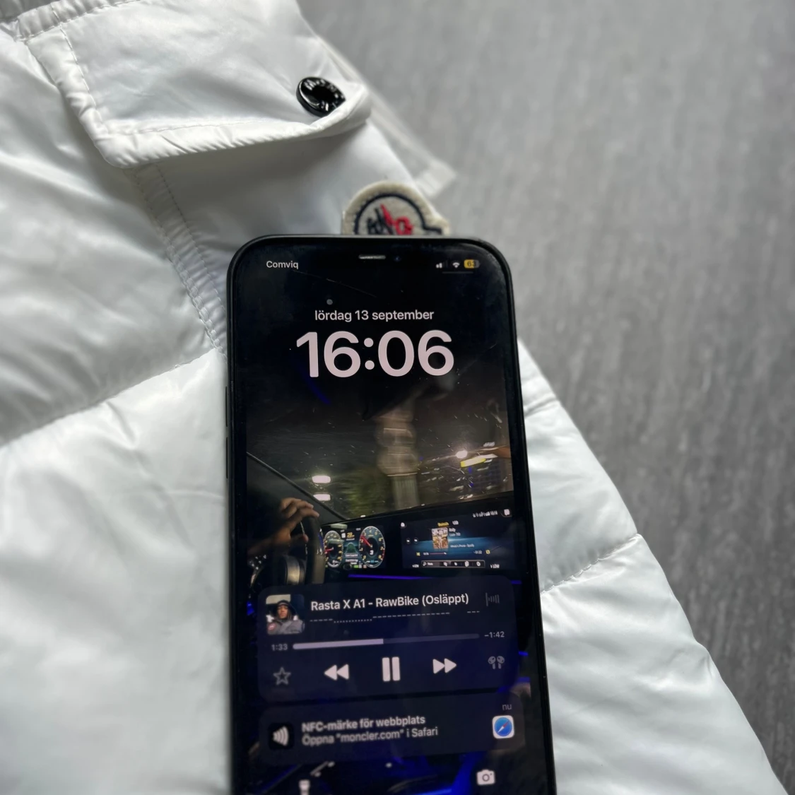 Vit Moncler pufferjacka med huva - 3