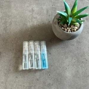 Fyra parfymprover i sprayflaskor - Lv,diorsavge,toomfode,erba pura 