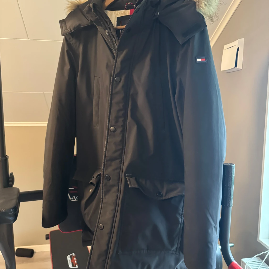 Svart vinterjacka från Tommy Hilfiger - 1