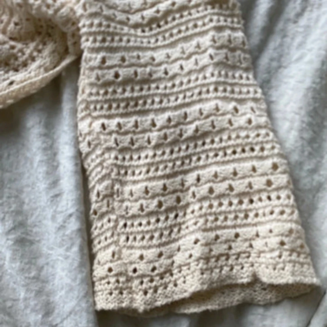 Beige stickad tröja - 1