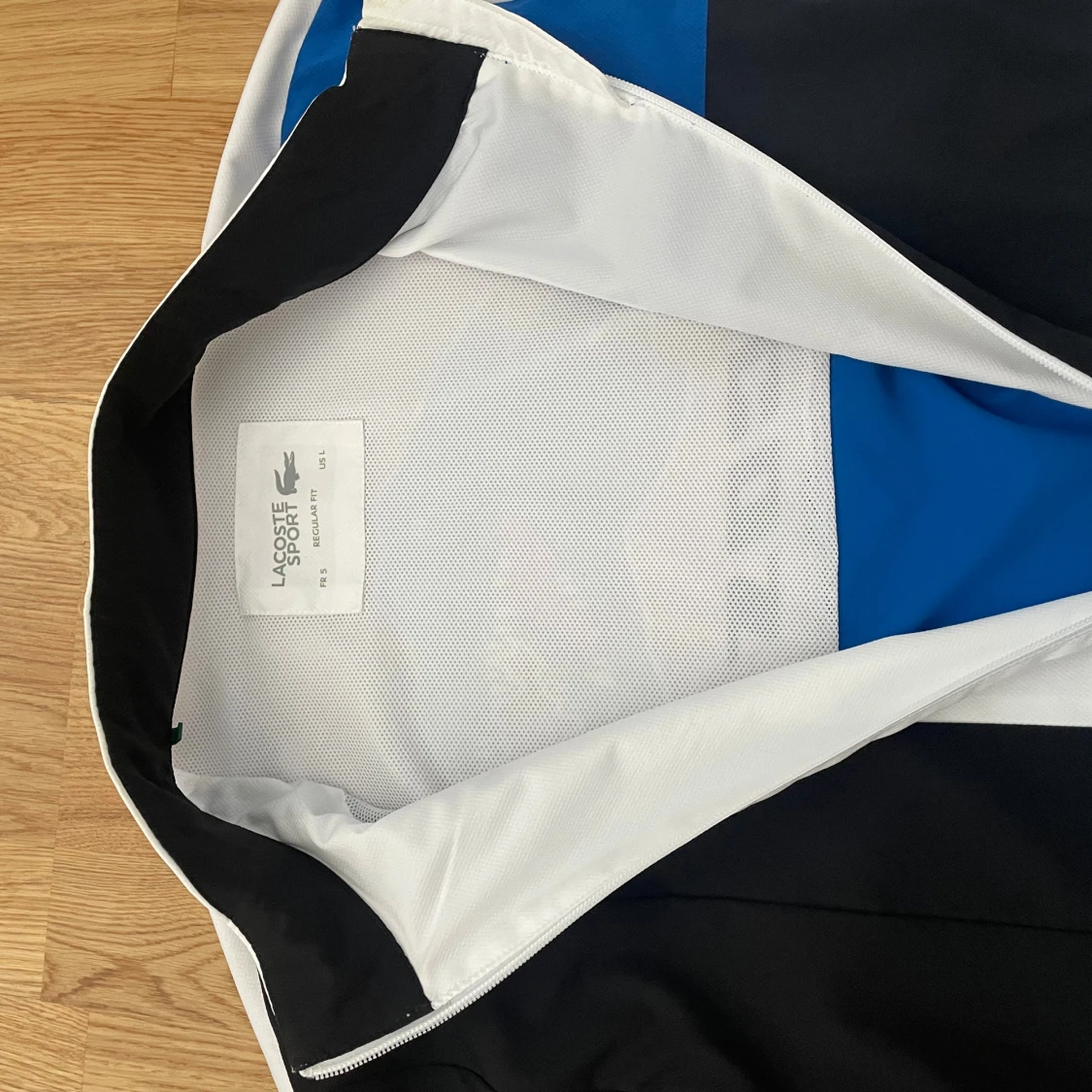 Blå, svart och vit Lacoste sportdress - 2